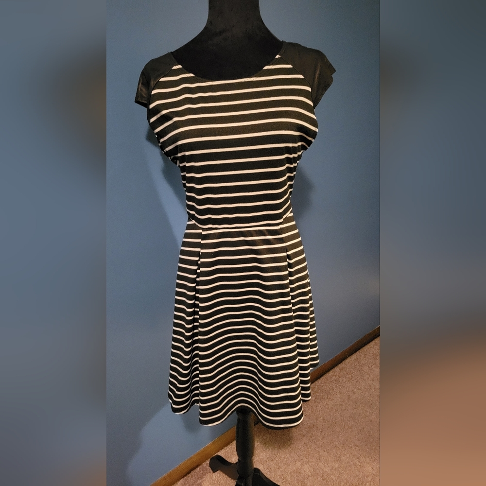 Black/white dress
